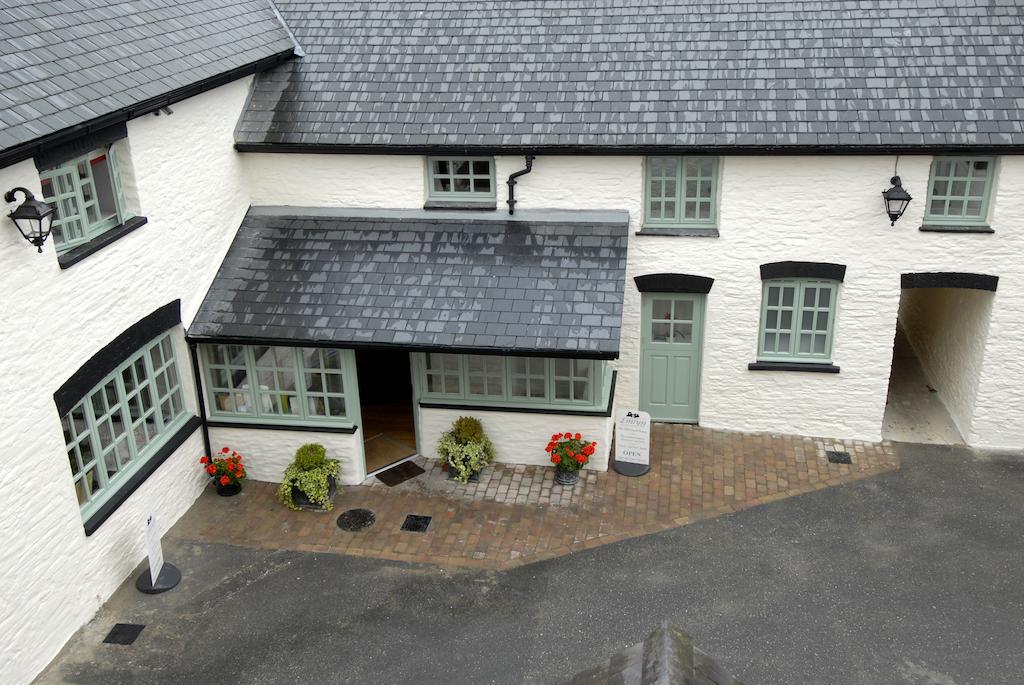 Gwesty'R Emlyn Hotel Newcastle Emlyn Eksteriør bilde