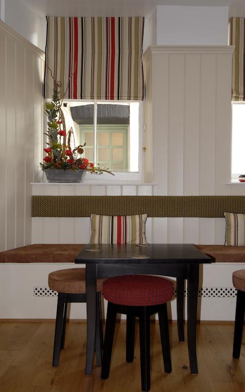 Gwesty'R Emlyn Hotel Newcastle Emlyn Eksteriør bilde