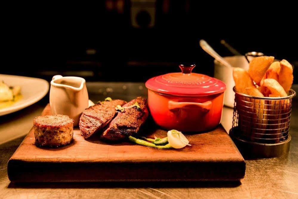 Gwesty'R Emlyn Hotel Newcastle Emlyn Eksteriør bilde