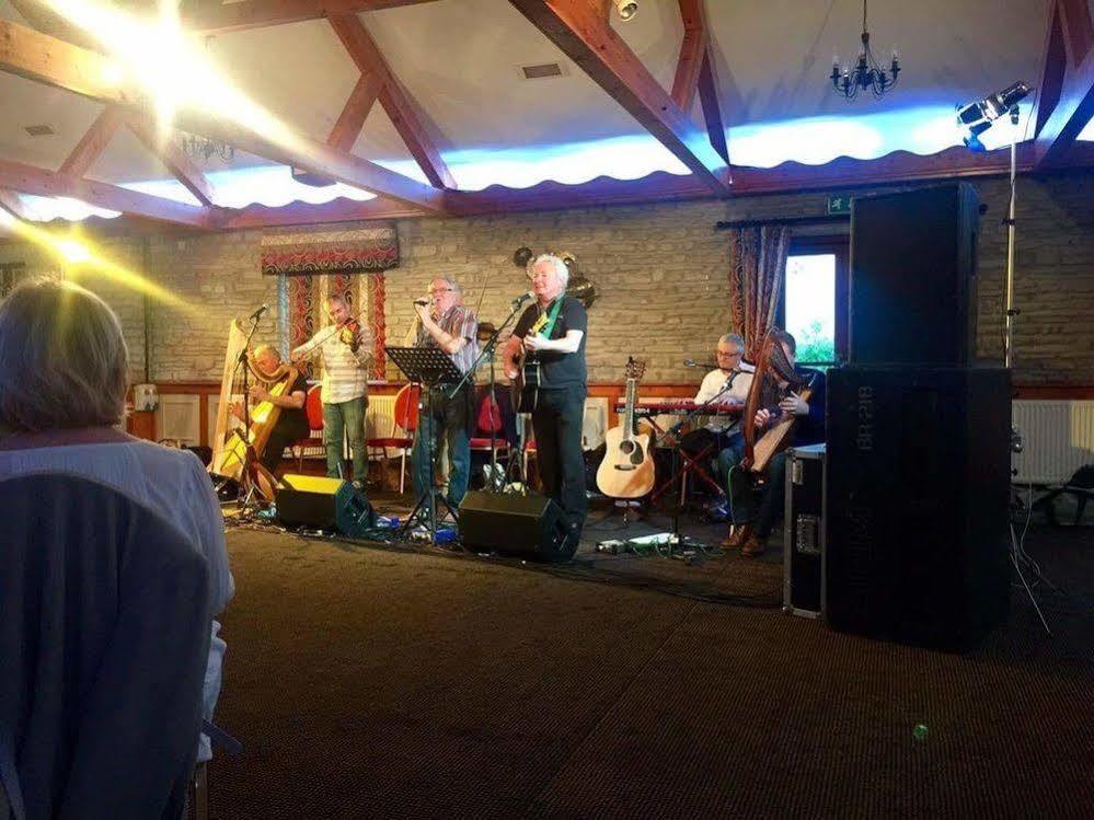 Gwesty'R Emlyn Hotel Newcastle Emlyn Eksteriør bilde